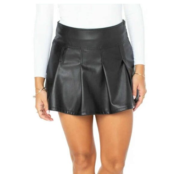 Celebrity Pink Women's Black Faux Leather Pleated Skort NEW - Picture 1 of 7